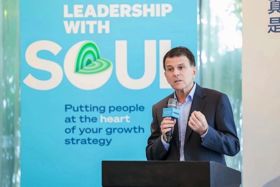 CEO André Lacroix 先生