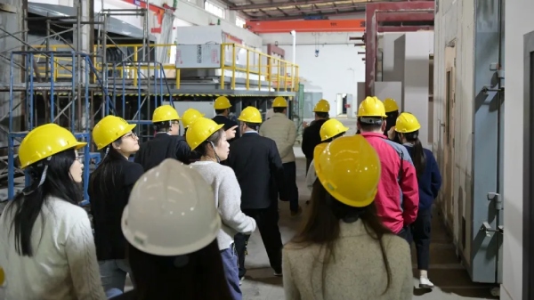 嘉宾实地参观了Intertek实验室